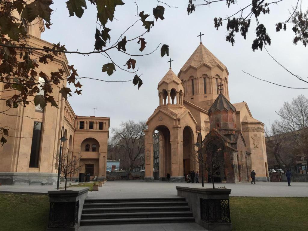 Capsule Hostel In The Old City Of Ереван Екстериор снимка