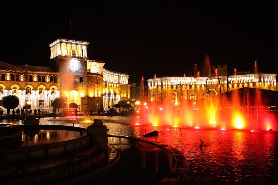 Capsule Hostel In The Old City Of Ереван Екстериор снимка